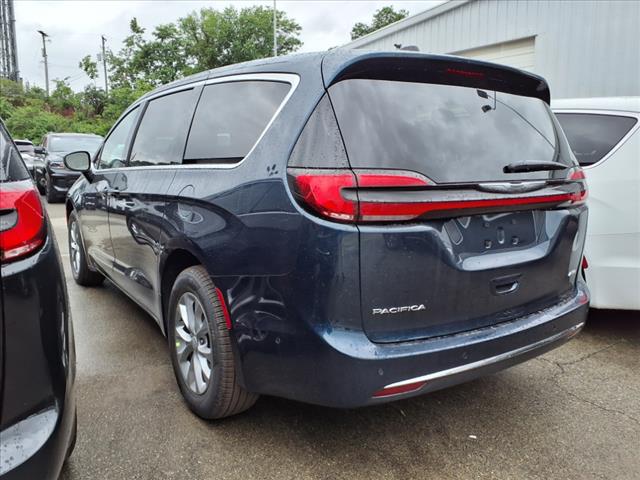 2025 Chrysler Pacifica Select All-Wheel Drive Passenger Van - Photo 4