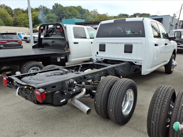 2026 RAM 3500 Tradesman/Big Horn 4x4 Crew Cab 172.4 in. WB - Photo 4