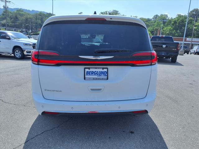 2023 Chrysler Pacifica Touring L - Photo 5