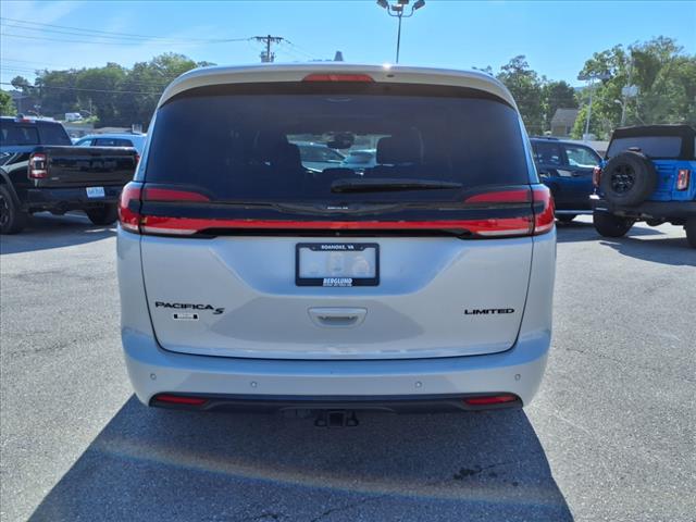 2021 Chrysler Pacifica Limited - Photo 5