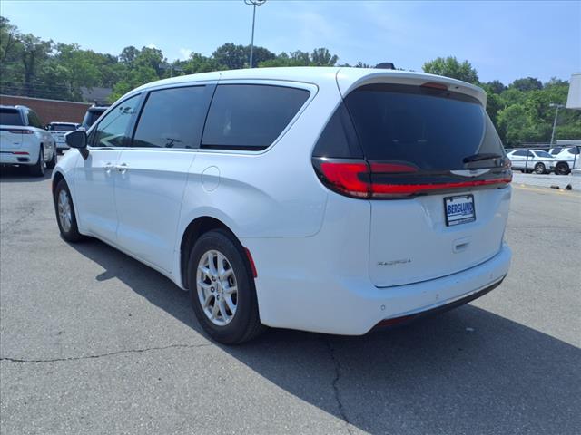 2023 Chrysler Pacifica Touring L - Photo 6