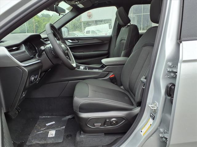 2025 Jeep Grand Cherokee Laredo X 4x4