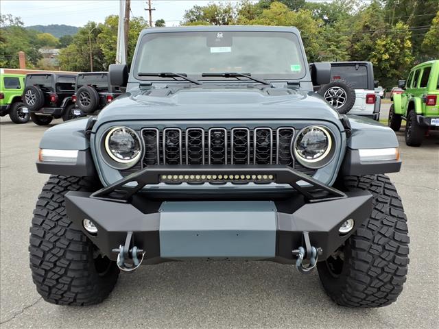 2025 Jeep Gladiator Rubicon 4x4 Crew Cab 5 ft. box
