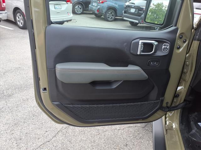2025 Jeep Gladiator Mojave X 4x4 Crew Cab 5 ft. box