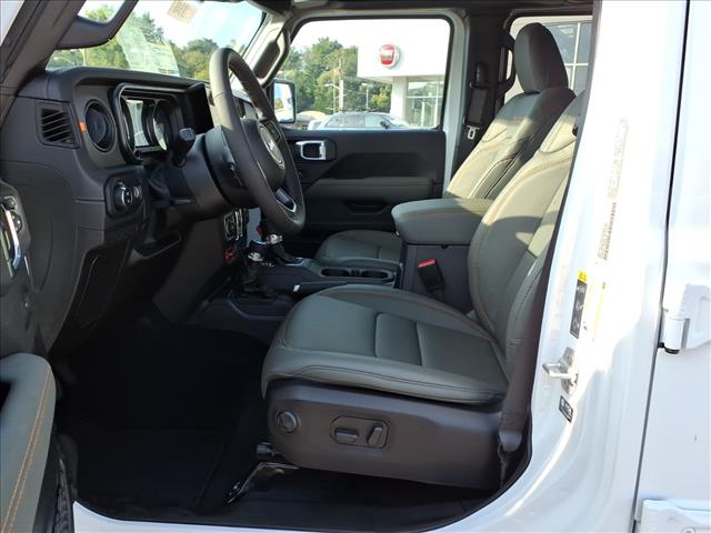 2025 Jeep Gladiator Mojave X 4x4 Crew Cab 5 ft. box