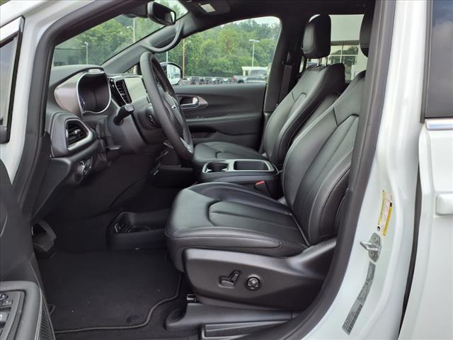 2026 Chrysler Pacifica Select Front-Wheel Drive Passenger Van