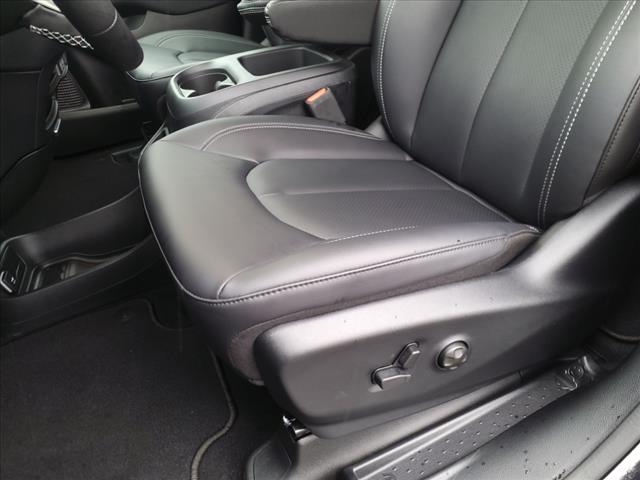 2025 Chrysler Pacifica Select Front-Wheel Drive Passenger Van