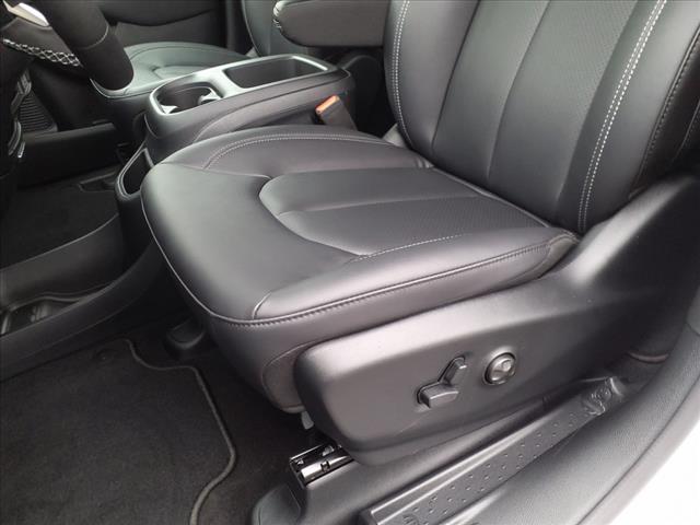 2025 Chrysler Voyager LX Passenger Van