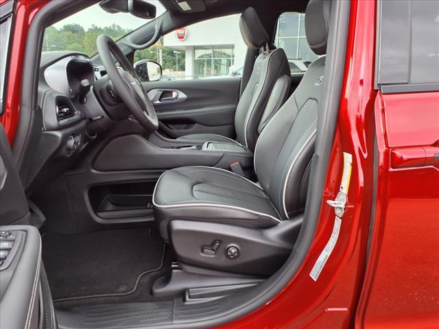 2026 Chrysler Pacifica Limited Front-Wheel Drive Passenger