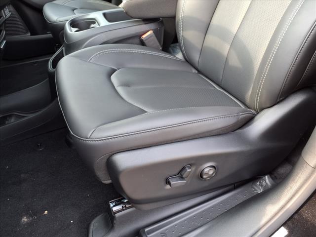 2025 Chrysler Pacifica Select All-Wheel Drive Passenger Van