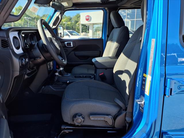 2025 Jeep Gladiator Sport S 4x4 Crew Cab 5 ft. box