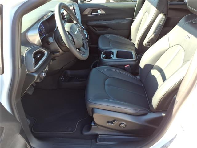 2026 Chrysler Pacifica Select Front-Wheel Drive Passenger Van