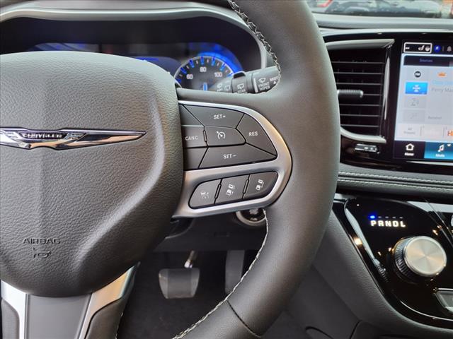 2025 Chrysler Pacifica Select Front-Wheel Drive Passenger Van