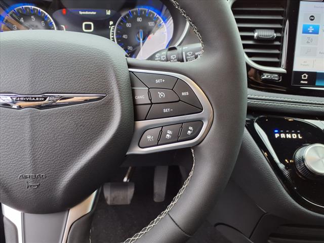2026 Chrysler Pacifica Select Front-Wheel Drive Passenger