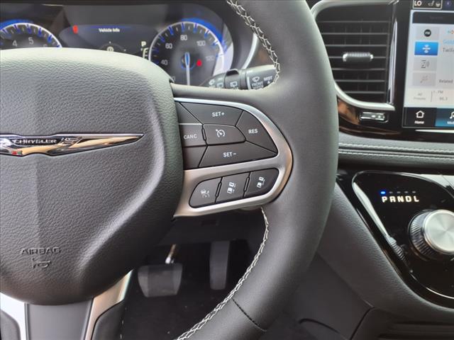 2025 Chrysler Pacifica Select Front-Wheel Drive Passenger