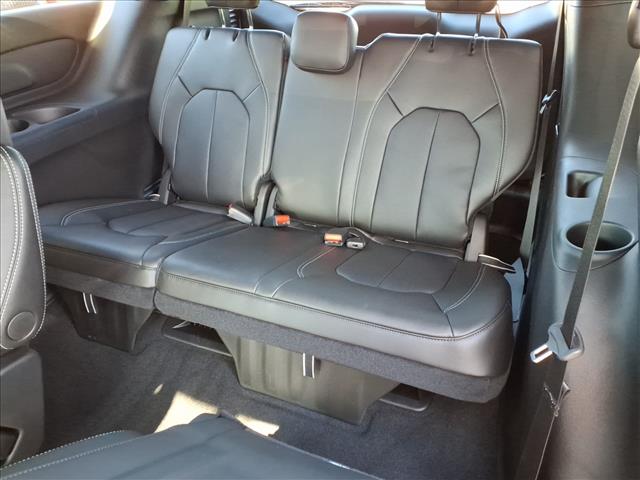 2026 Chrysler Pacifica Select Front-Wheel Drive Passenger Van