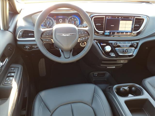 2026 Chrysler Pacifica Select Front-Wheel Drive Passenger Van