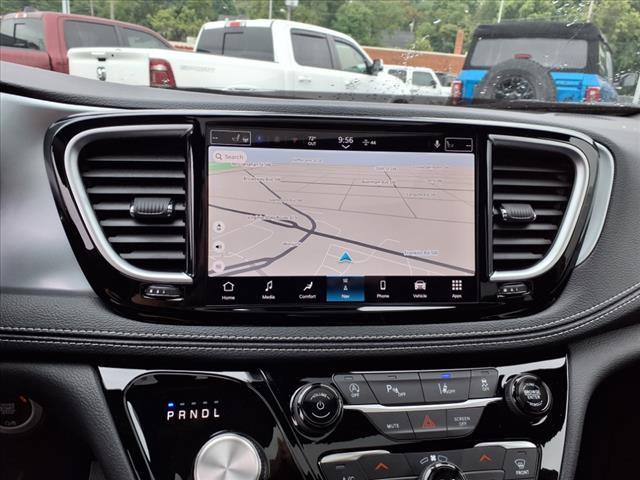 2026 Chrysler Pacifica Limited Front-Wheel Drive Passenger Van