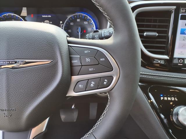 2025 Chrysler Pacifica Select All-Wheel Drive Passenger Van
