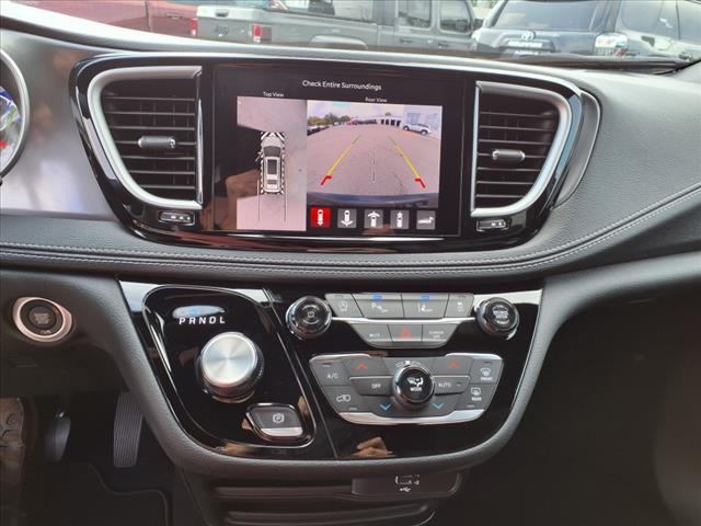 2026 Chrysler Pacifica Select Front-Wheel Drive Passenger Van