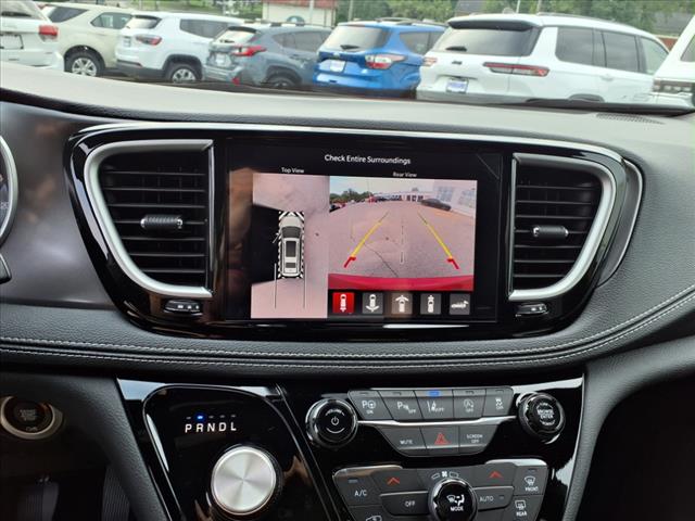 2025 Chrysler Pacifica Select Front-Wheel Drive Passenger