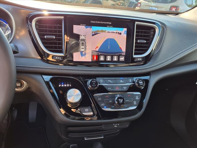 2026 Chrysler Pacifica Select Front-Wheel Drive Passenger