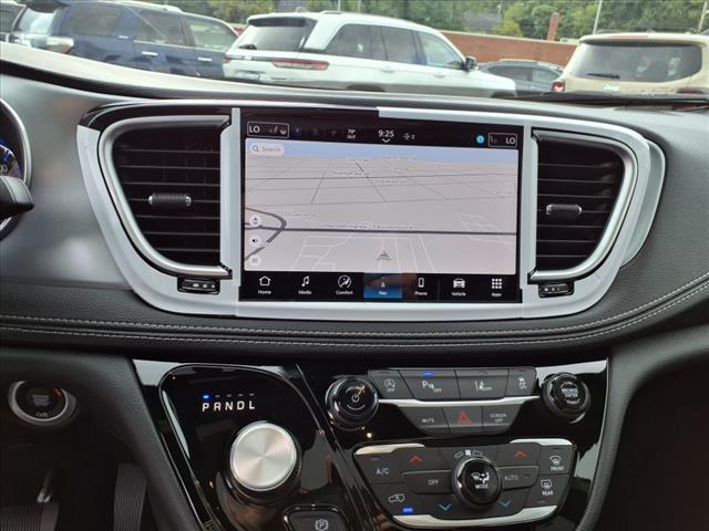 2026 Chrysler Pacifica Limited Front-Wheel Drive Passenger