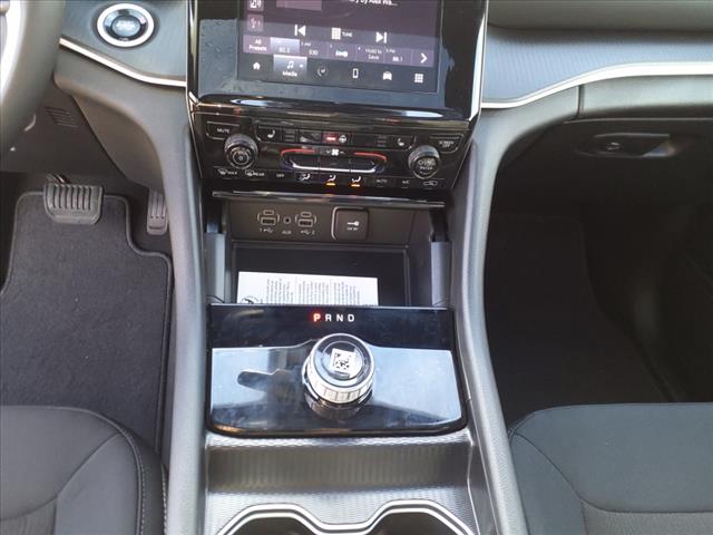 2025 Jeep Grand Cherokee L Laredo X 4x4