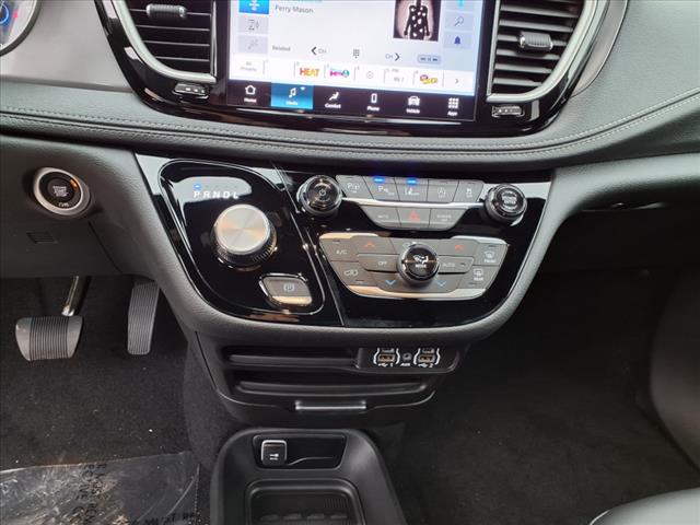 2025 Chrysler Pacifica Select Front-Wheel Drive Passenger Van