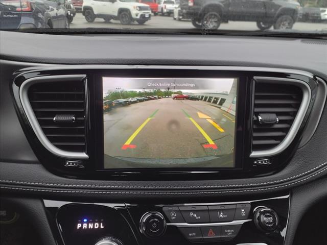 2025 Chrysler Pacifica Select Front-Wheel Drive Passenger Van