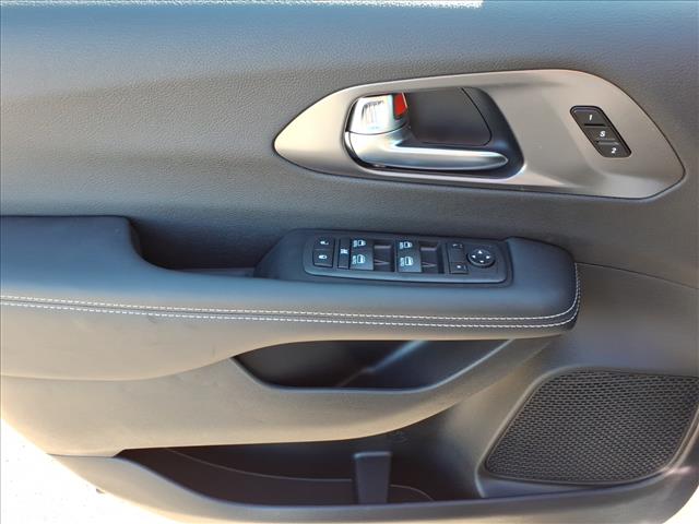 2026 Chrysler Pacifica Select Front-Wheel Drive Passenger Van
