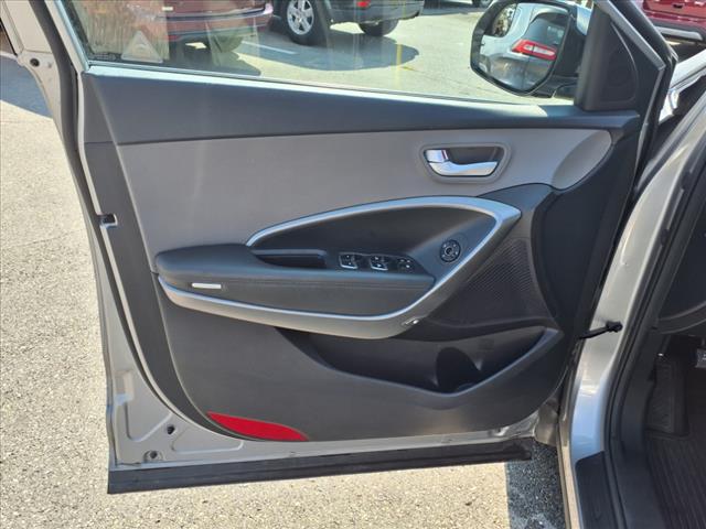 2016 Hyundai SANTA FE SE