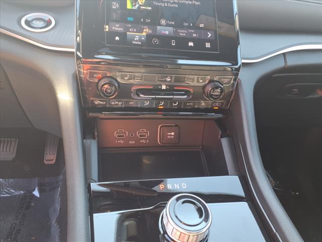 2025 Jeep Grand Cherokee Laredo 4x4