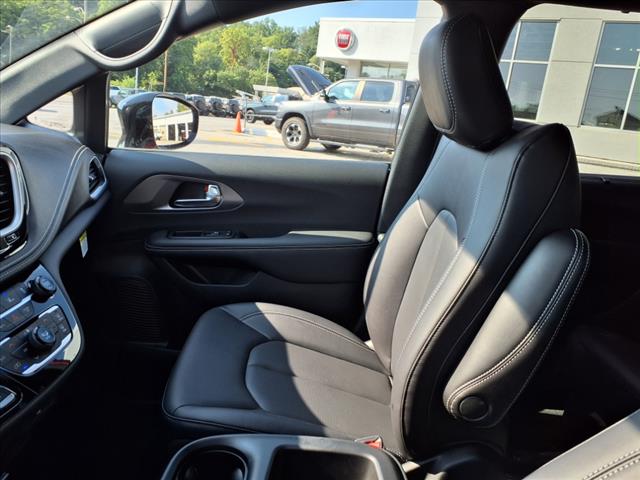 2026 Chrysler Pacifica Select Front-Wheel Drive Passenger