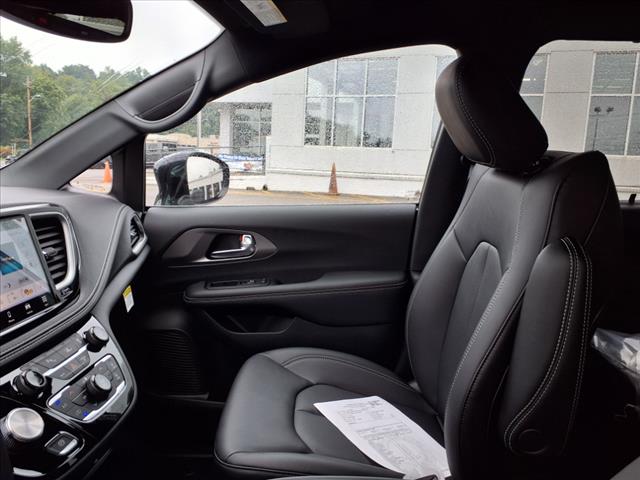 2026 Chrysler Pacifica Select Front-Wheel Drive Passenger
