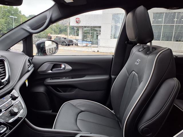 2026 Chrysler Pacifica Limited Front-Wheel Drive Passenger Van