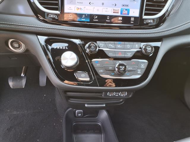 2025 Chrysler Pacifica Select All-Wheel Drive Passenger Van