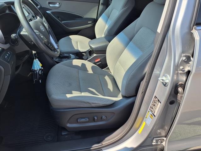 2016 Hyundai SANTA FE SE
