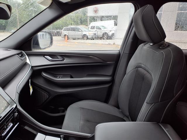 2025 Jeep Grand Cherokee Laredo X 4x4
