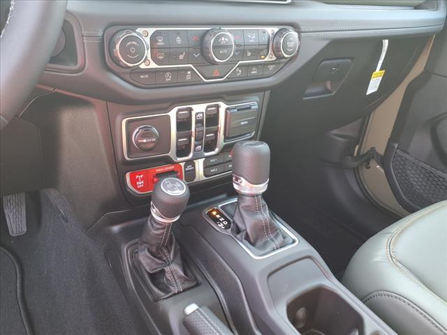 2025 Jeep Gladiator Mojave X 4x4 Crew Cab 5 ft. box