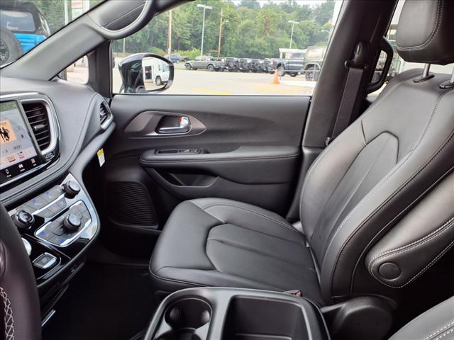 2026 Chrysler Pacifica Select Front-Wheel Drive Passenger Van