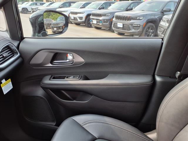 2025 Chrysler Pacifica Select All-Wheel Drive Passenger Van