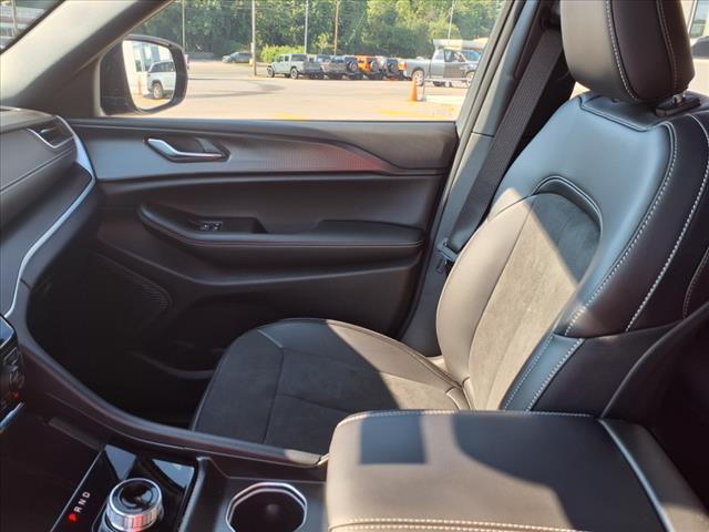 2025 Jeep Grand Cherokee Laredo 4x4