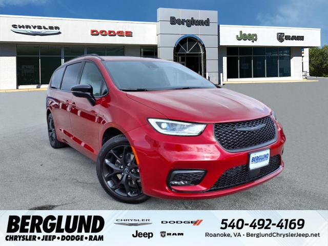 2026 Chrysler Pacifica Limited Front-Wheel Drive Passenger