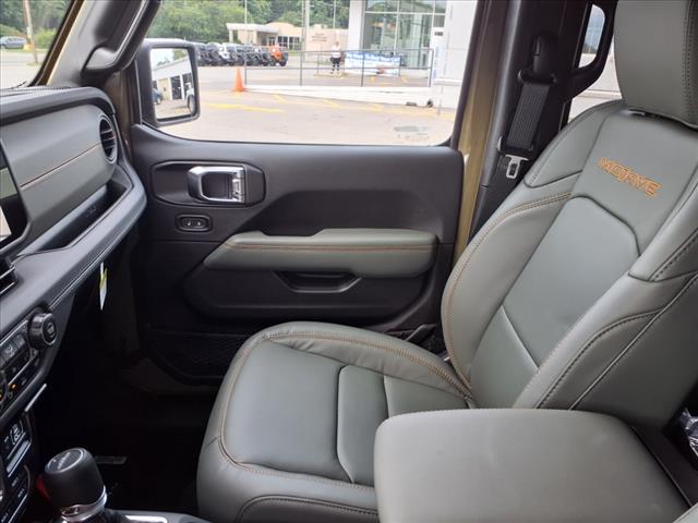2025 Jeep Gladiator Mojave X 4x4 Crew Cab 5 ft. box