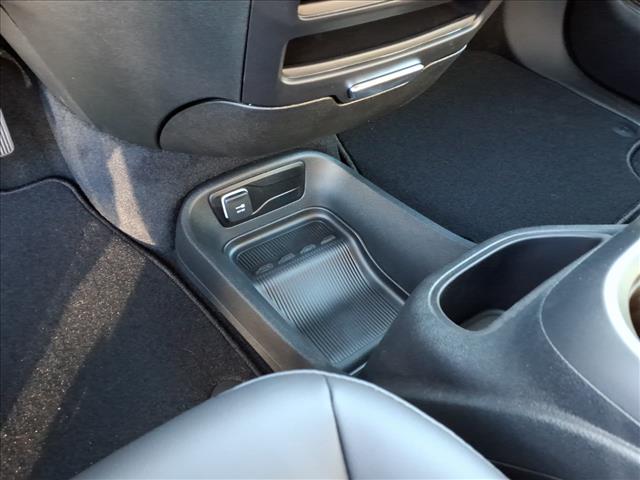 2026 Chrysler Pacifica Select Front-Wheel Drive Passenger Van