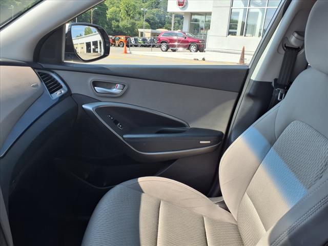 2016 Hyundai SANTA FE SE