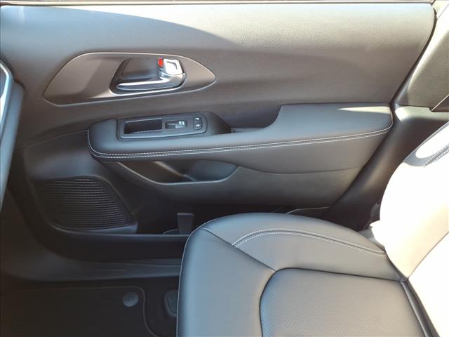 2026 Chrysler Pacifica Select Front-Wheel Drive Passenger Van