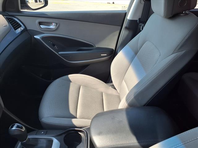 2016 Hyundai SANTA FE SE