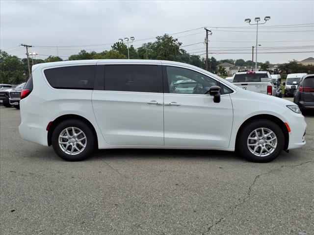 2025 Chrysler Pacifica Select Front-Wheel Drive Passenger Van